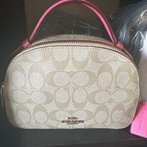 I’m selling branded bags MK, COACH AND GUESS